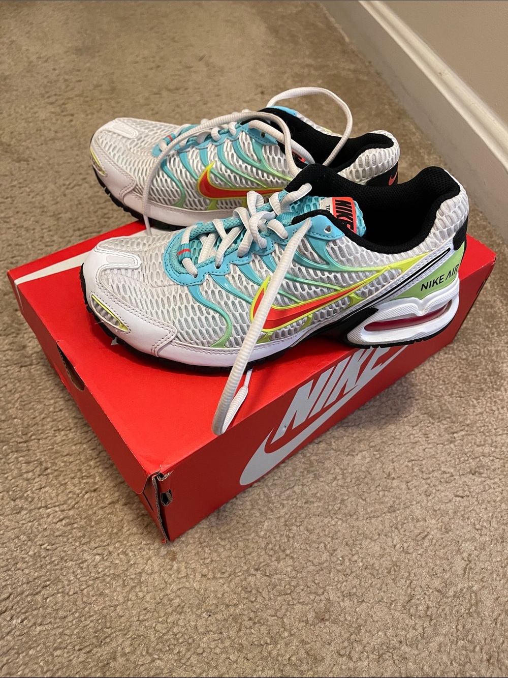 Nike Wmns Air Max Torch 4 'White
Volt Laser Crimson'